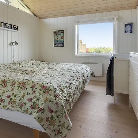 بيت للعطل Two-bedroom Holiday In *