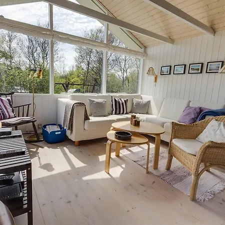 بيت للعطل Two-bedroom Holiday In *