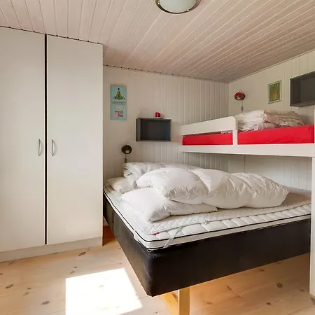 Two-bedroom Holiday In * هالس