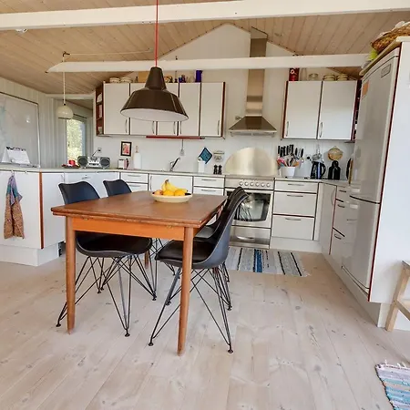 بيت للعطل Two-bedroom Holiday In *