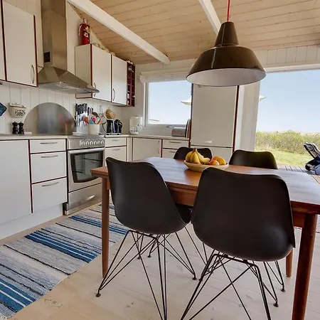 Two-bedroom Holiday In * هالس