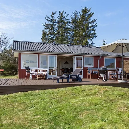 بيت للعطل Two-bedroom Holiday In *